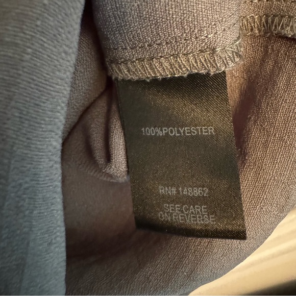 ✨torrid agave green harper gauze button-front sleeveless blouse✨ - Picture 9 of 10